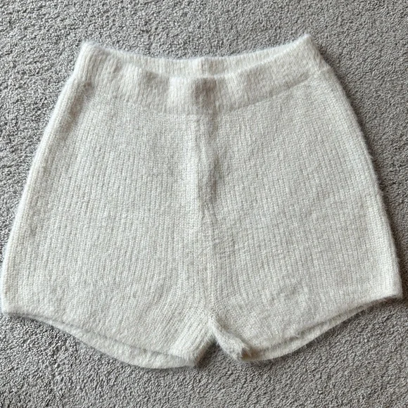 Cozy Cream Sweater and Shorts F-Off Set - Picture 2 of 6